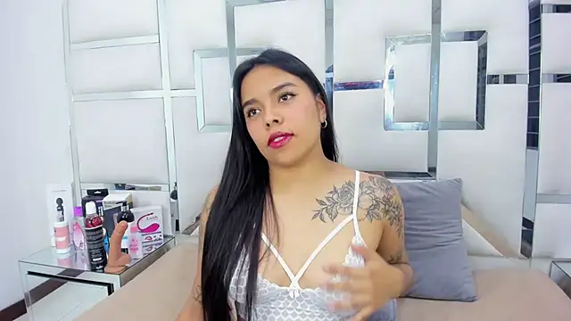 Snapshot of ZoeWan69 chatting on February 2025 06:52:02 PM ZoeWan69 online show from February 2025 06:52:02 PM