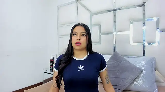 Snapshot of ZoeWan69 chatting on March 2025 11:17:02 AM ZoeWan69 online show from March 2025 11:17:02 AM