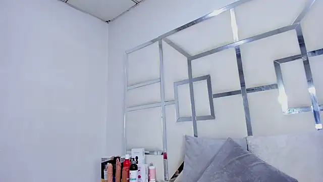 Snapshot of ZoeWan69 chatting on October 2025 11:29:02 AM ZoeWan69 online show from October 2025 11:29:02 AM