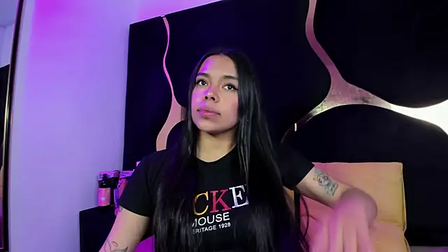 Snapshot of ZoeWan69 chatting on October 2025 12:05:01 PM ZoeWan69 online show from October 2025 12:05:01 PM