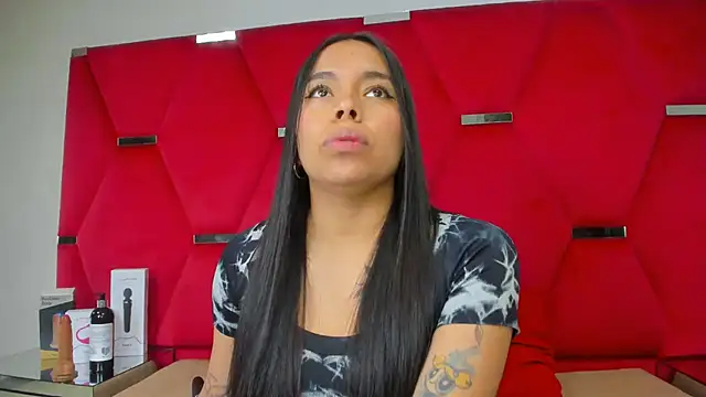 Snapshot of ZoeWan69 chatting on October 2025 12:06:01 PM ZoeWan69 online show from October 2025 12:06:01 PM