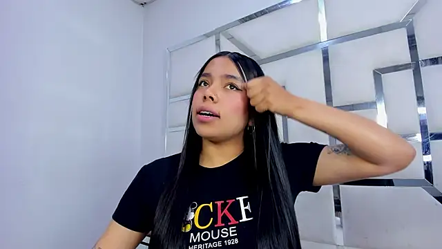 Snapshot of ZoeWan69 chatting on October 2025 11:32:02 AM ZoeWan69 online show from October 2025 11:32:02 AM