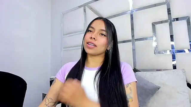 Snapshot of ZoeWan69 chatting on October 2025 12:53:02 PM ZoeWan69 online show from October 2025 12:53:02 PM