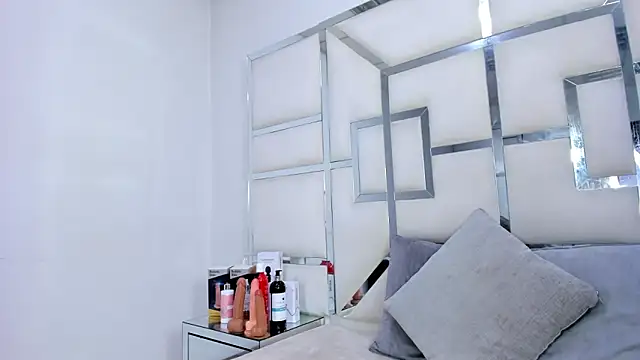 Snapshot of ZoeWan69 chatting on October 2025 12:06:01 PM ZoeWan69 online show from October 2025 12:06:01 PM