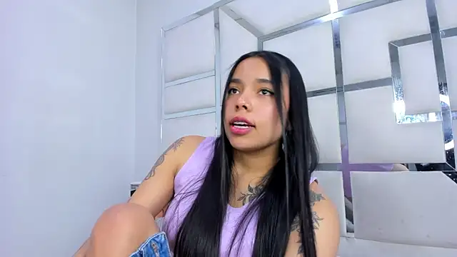 Snapshot of ZoeWan69 chatting on November 2025 12:40:02 PM ZoeWan69 online show from November 2025 12:40:02 PM