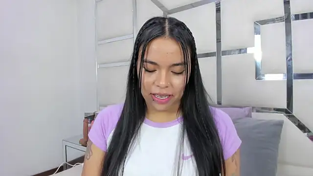 ZoeWan69 online show from April 2026 12:58:01 PM