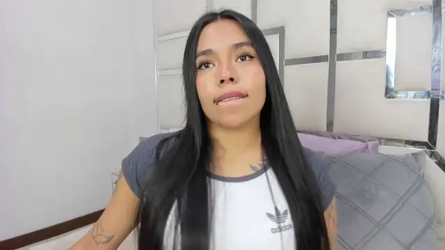 ZoeWan69 online show from April 2026 01:31:02 PM