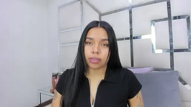 ZoeWan69 online show from May 2026 01:41:01 PM