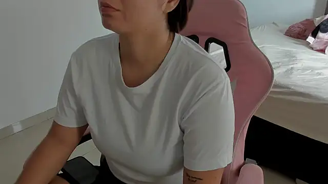 Snapshot of Anniferreira2 chatting on October 2025 07:23:01 PM Anniferreira2 online show from October 2025 07:23:01 PM