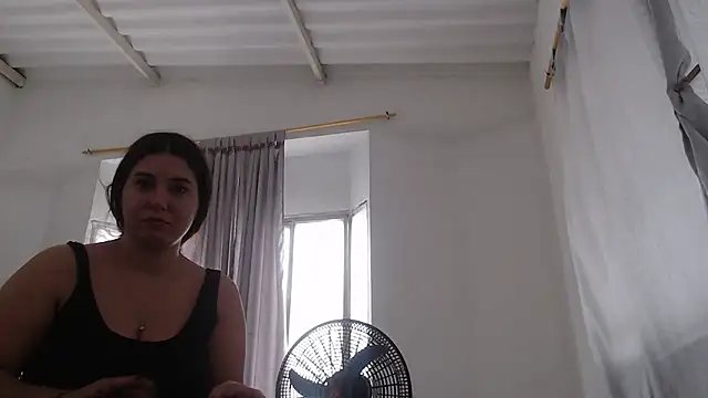 Snapshot of Anniferreira2 chatting on October 2025 02:56:02 PM Anniferreira2 online show from October 2025 02:56:02 PM