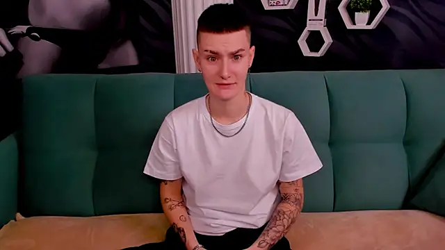 Snapshot of LindaBryantt chatting on February 2025 10:15:02 AM LindaBryantt online show from February 2025 10:15:02 AM