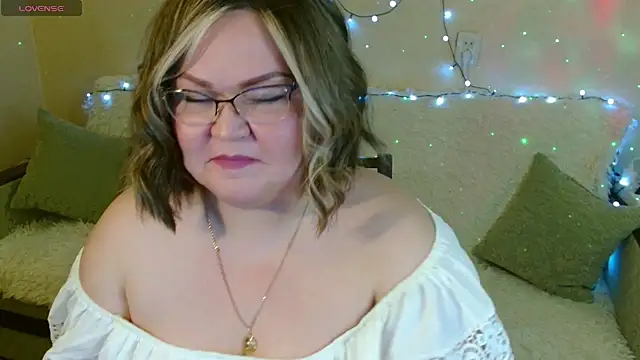 Vivien  wet online show from February 2025 08:57:01 PM