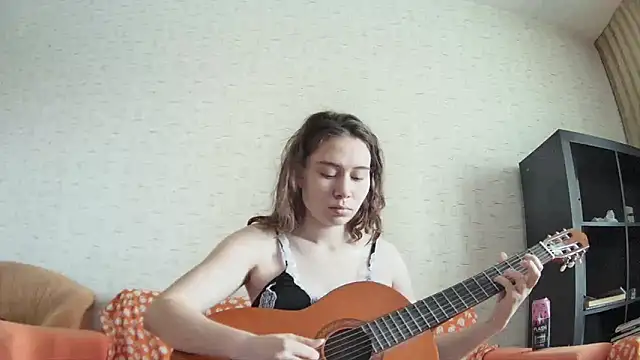 Snapshot of girliemilk chatting on February 2025 06:44:01 AM girliemilk online show from February 2025 06:44:01 AM