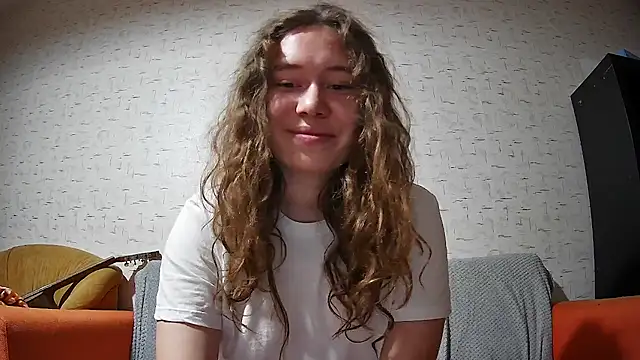 Snapshot of girliemilk chatting on September 2025 05:58:01 PM girliemilk online show from September 2025 05:58:01 PM