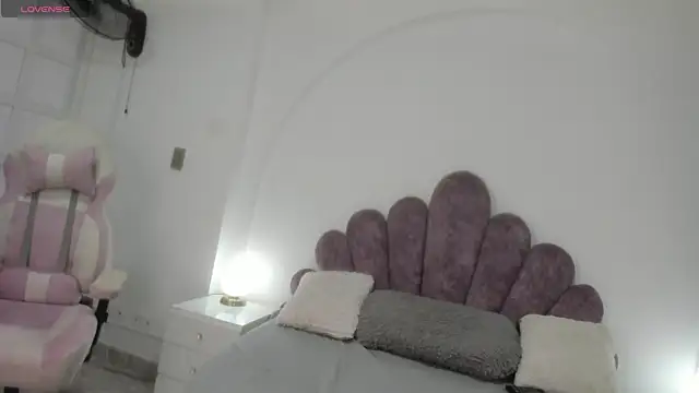 Snapshot of Your_Lady_Milf chatting on February 2025 06:49:02 PM Your Lady Milf online show from February 2025 06:49:02 PM