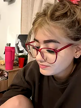 Snapshot of akirahattori chatting on October 2025 06:34:02 AM akirahattori online show from October 2025 06:34:02 AM