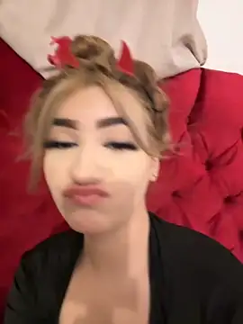 Snapshot of akirahattori chatting on October 2025 02:23:02 AM akirahattori online show from October 2025 02:23:02 AM