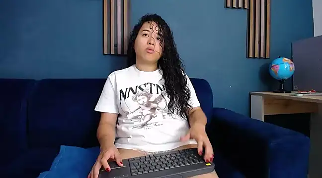 Snapshot of ema_abby chatting on February 2025 07:02:02 PM ema abby online show from February 2025 07:02:02 PM