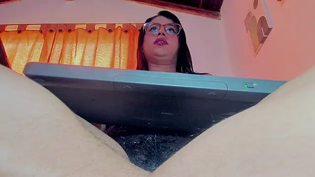 Eli clark  online show from September 2025 03:24:01 PM