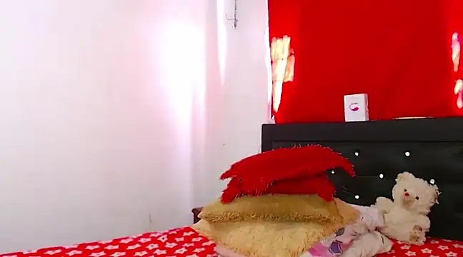 Snapshot of Catalinehot_latin chatting on February 2025 06:08:02 PM Catalinehot latin online show from February 2025 06:08:02 PM