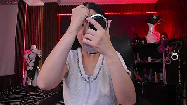 Snapshot of XiaQueen chatting on December 2025 11:19:01 AM XiaQueen online show from December 2025 11:19:01 AM