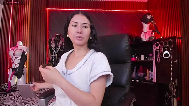 Snapshot of XiaQueen chatting on December 2025 01:17:01 PM XiaQueen online show from December 2025 01:17:01 PM