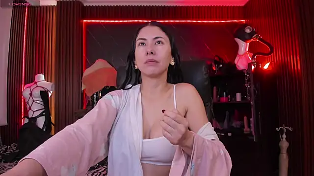 Snapshot of XiaQueen chatting on December 2025 12:01:02 PM XiaQueen online show from December 2025 12:01:02 PM