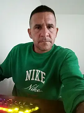 Snapshot of Mister1985 chatting on October 2025 06:27:01 PM Mister1985 online show from October 2025 06:27:01 PM