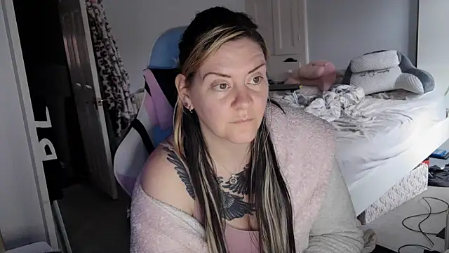 AureliaXOX online show from February 2025 03:08:01 PM