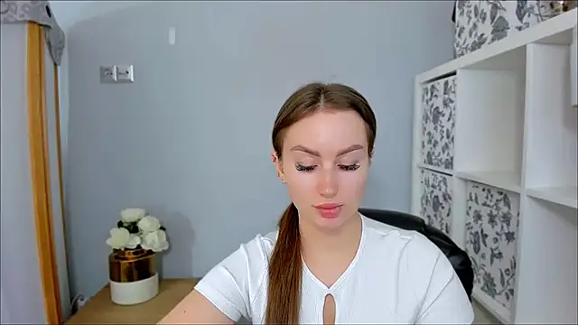 Snapshot of DonnaCam chatting on October 2025 02:40:01 PM DonnaCam online show from October 2025 02:40:01 PM