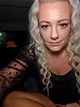 Snapshot of TessaWayne chatting on December 2025 07:51:01 PM TessaWayne online show from December 2025 07:51:01 PM