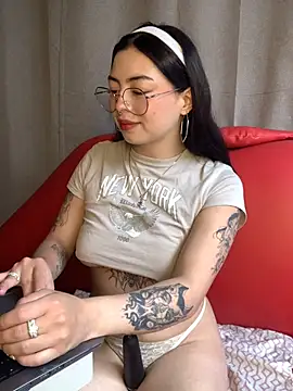 Snapshot of Valu_euphoria chatting on April 2026 07:20:02 PM Valu euphoria online show from April 2026 07:20:02 PM