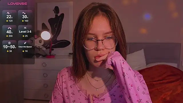 Mia Luw online show from October 2025 04:45:01 AM