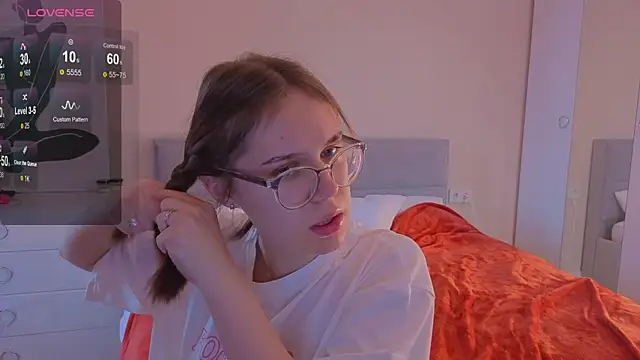 Mia Luw online show from October 2025 02:56:01 AM