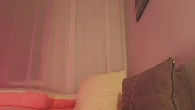 Mia Luw online show from June 2026 03:25:02 PM
