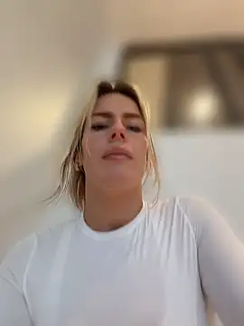 oliviafranciis online show from July 2026 09:39:02 PM