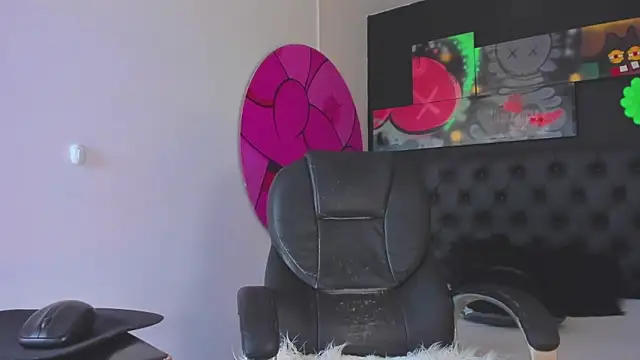 ISAAC CRYSTON online show from October 2025 09:48:02 PM