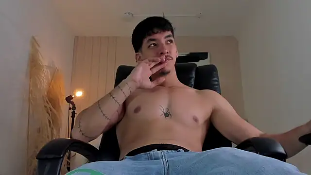 ISAAC CRYSTON online show from December 2025 07:52:01 PM