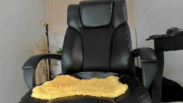 ISAAC CRYSTON online show from March 2026 08:49:01 PM