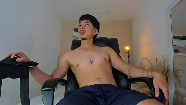 ISAAC CRYSTON online show from March 2026 09:32:02 PM