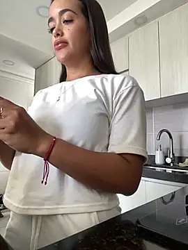MarianaGiiiL online show from June 2026 07:38:01 PM