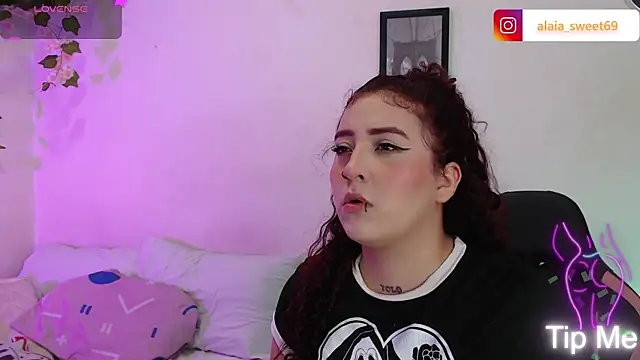 Snapshot of alaia_sweetxxx chatting on April 2026 10:45:01 PM alaia sweetxxx online show from April 2026 10:45:01 PM