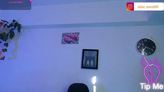 Snapshot of alaia_sweetxxx chatting on May 2026 12:13:02 PM alaia sweetxxx online show from May 2026 12:13:02 PM