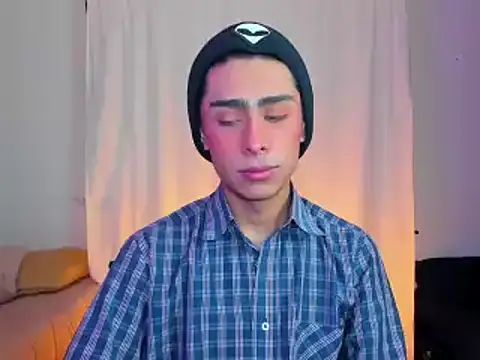 Snapshot of steve__gray chatting on February 2025 02:02:01 PM steve gray online show from February 2025 02:02:01 PM