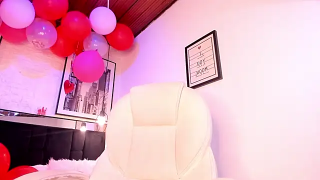 Snapshot of tylla_ chatting on February 2025 02:59:02 AM tylla online show from February 2025 02:59:02 AM