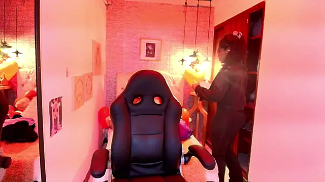 Snapshot of tylla_ chatting on March 2025 03:01:01 AM tylla online show from March 2025 03:01:01 AM