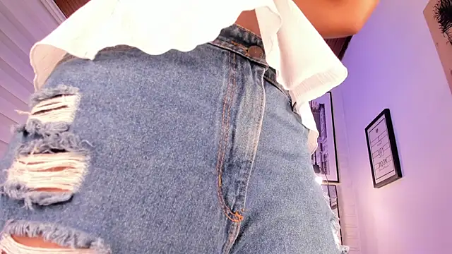 Snapshot of tylla_ chatting on October 2025 04:02:01 AM tylla online show from October 2025 04:02:01 AM