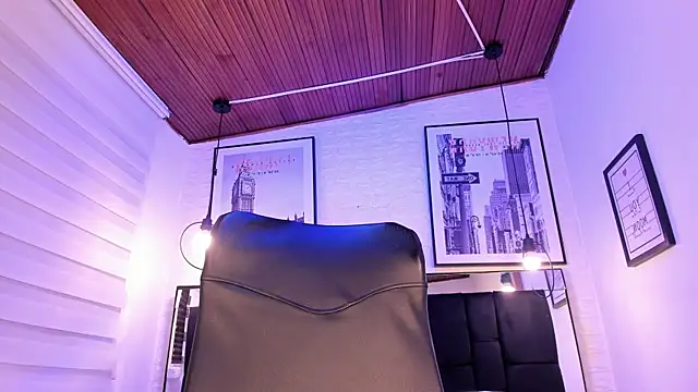 Snapshot of tylla_ chatting on October 2025 04:04:01 AM tylla online show from October 2025 04:04:01 AM