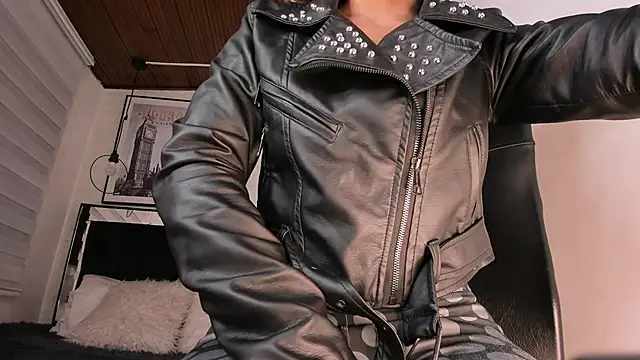 tylla  online show from February 2026 08:35:02 PM