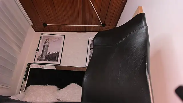 tylla  online show from February 2026 08:01:01 PM